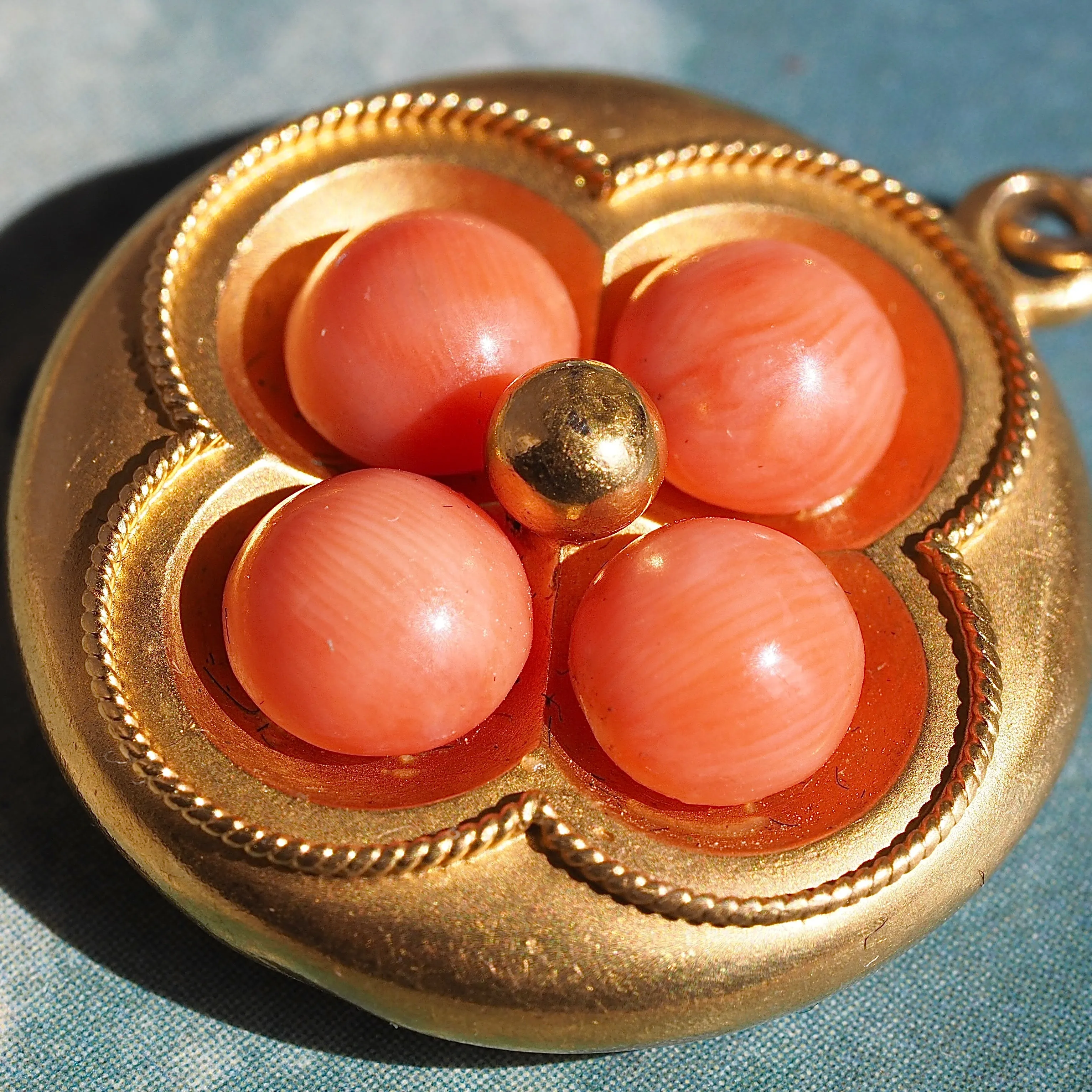 Antique Victorian Etruscan Revival 18k Gold Coral Flower Locket