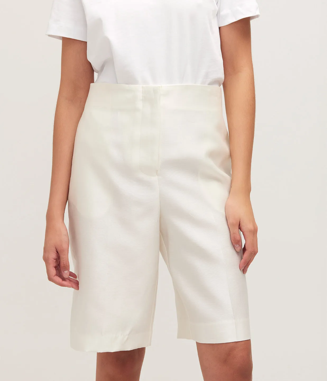 Tailored Short in Ivory